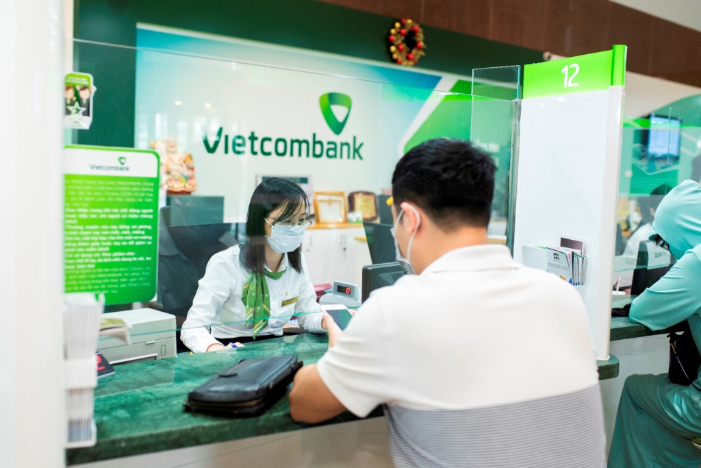 Hình ảnh giao dịch tại Vietcombank trong bối cảnh COVID-19