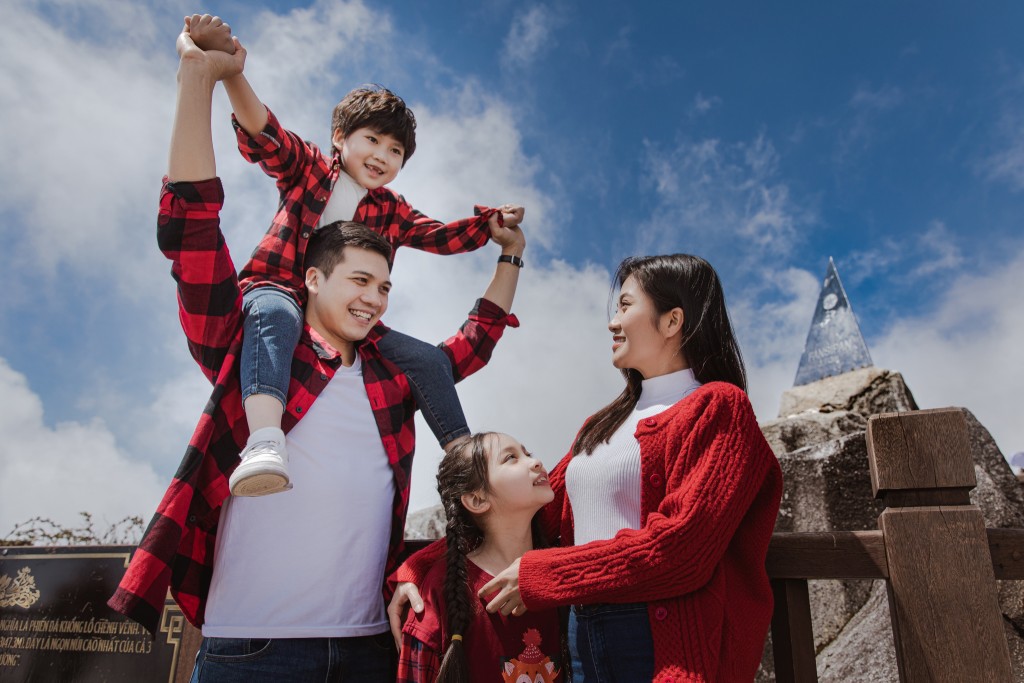 Du khách check-in tại đỉnh Fansipan