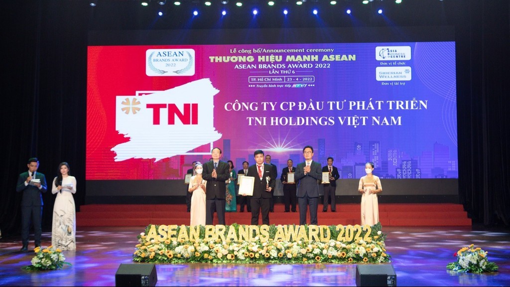 TNI Holdings Vietnam nhận giải thưởng Thương hiệu mạnh ASEAN 2022