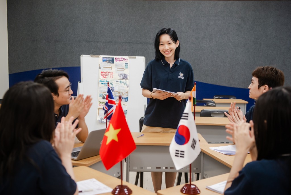  Ảnh minh họa - Học sinh THPT trong tiết học Tiếng Anh Thành tích Tiếng Anh vượt trội là chìa khóa thành công giúp các học sinh Vinschool tự tin bước ra thế giới