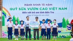 Quỹ sữa Vươn cao và Vinamilk trao tặng 1,9 triệu ly sữa cho trẻ em năm 2022