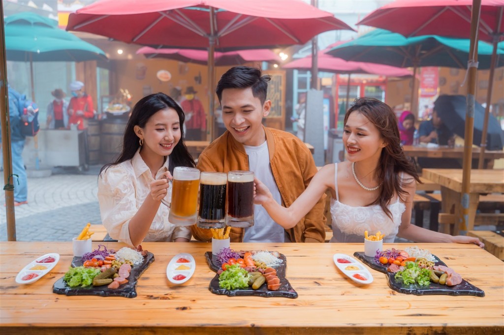 Vui không giới hạn, uống cạn men say trong Lễ hội B’estival ẩm thực và bia tại Sun World Ba Na Hills