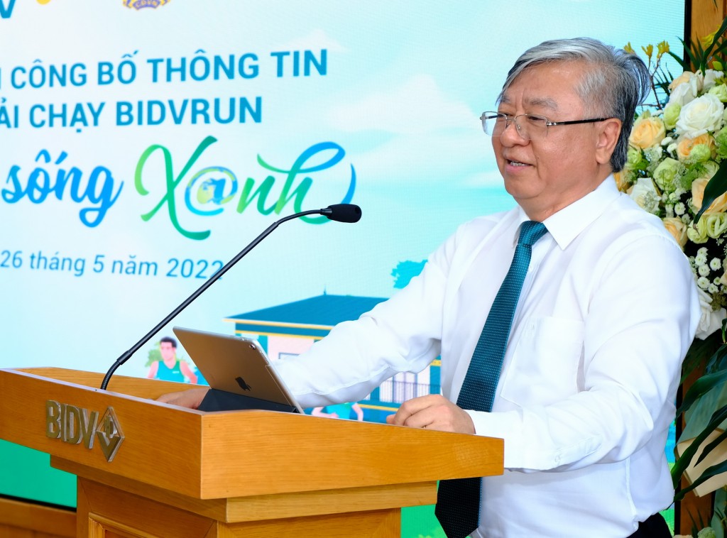 Ông Trần Xuân Hoàng, Uỷ viên HĐQT, Chủ tịch Công đoàn BIDV, Trưởng Ban Tổ chức giải chạy phát biểu ý kiến 