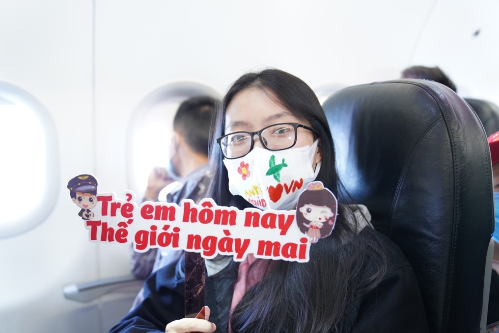 Chuyến bay chở nụ cười, cùng Vietjet lan tỏa điều tích cực