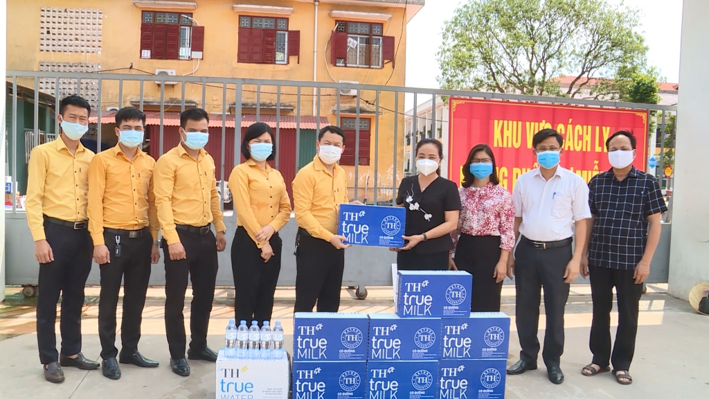 Tập đoàn TH và Ngân hàng TMCP Bắc Á thông qua Quỹ Vì tầm vóc Việt đã thực hiện nhiều đợt trao tặng sữa 