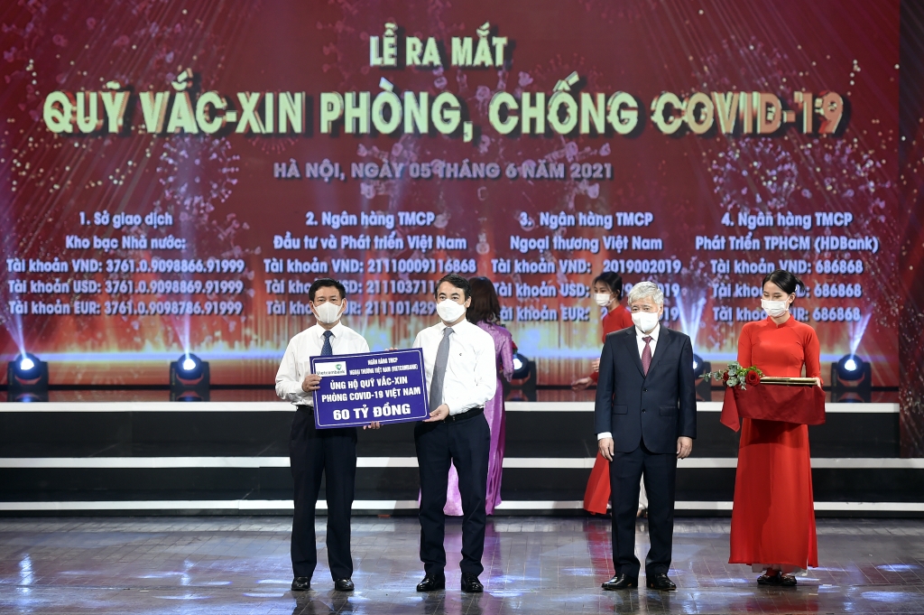 Vietcombank ủng hộ 60 tỷ đồng cho Quỹ vắc-xin phòng chống Covid-19