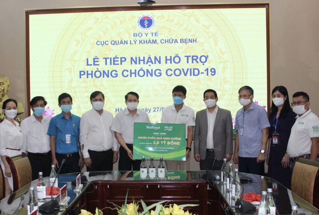 Quỹ Phát triển Tài năng Việt phối hợp cùng Nutifood trao tặng hàng trăm ngàn sản phẩm dinh dưỡng và cà phê, trị giá 2,6 tỷ đồng đến Cục Quản lý Khám, Chữa bệnh – Bộ Y tế