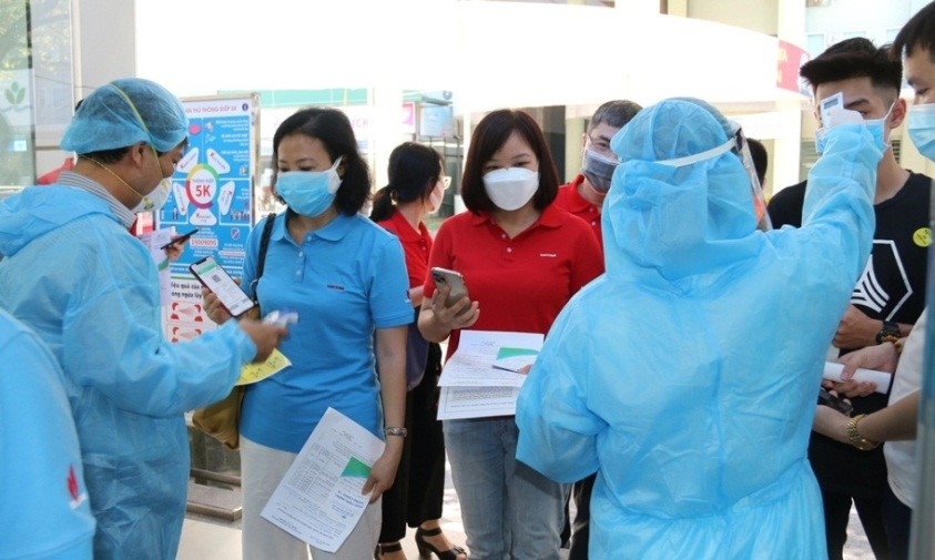 Đến ngày 21/6/2021, Petrovietnam đã tổ chức 2 đợt tiêm vaccine phòng Covid-19 cho 2.450 người lao động dầu khí.