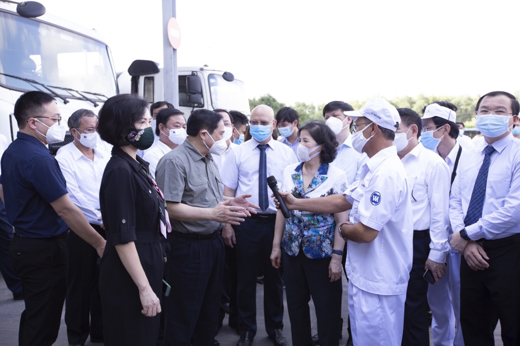 Thủ tướng Phạm Minh và đoàn công tác Chính phủ tham quan Nhà máy Sữa Việt Nam, Khu công nghiệp Mỹ Phước