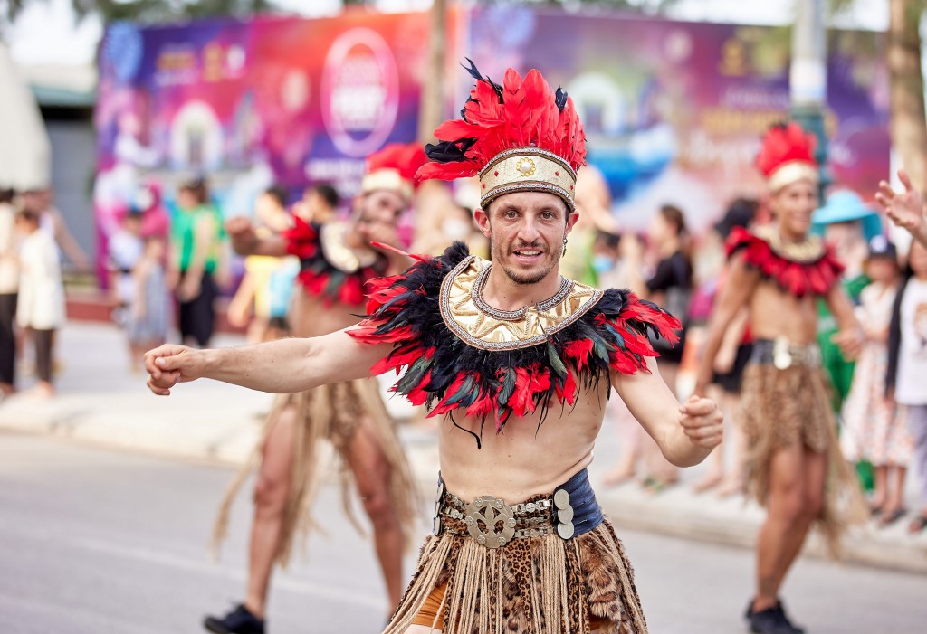 Ấn tượng “bữa tiệc màu sắc” tại Lễ hội Carnival Sầm Sơn 2022 do Sun Group tổ chức