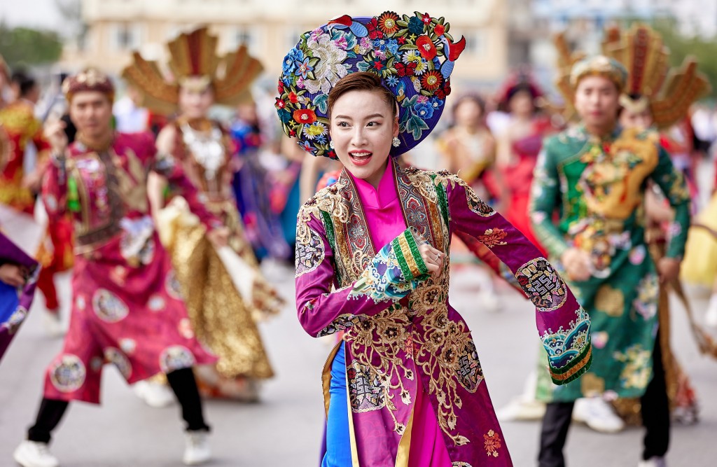 Ấn tượng “bữa tiệc màu sắc” tại Lễ hội Carnival Sầm Sơn 2022 do Sun Group tổ chức