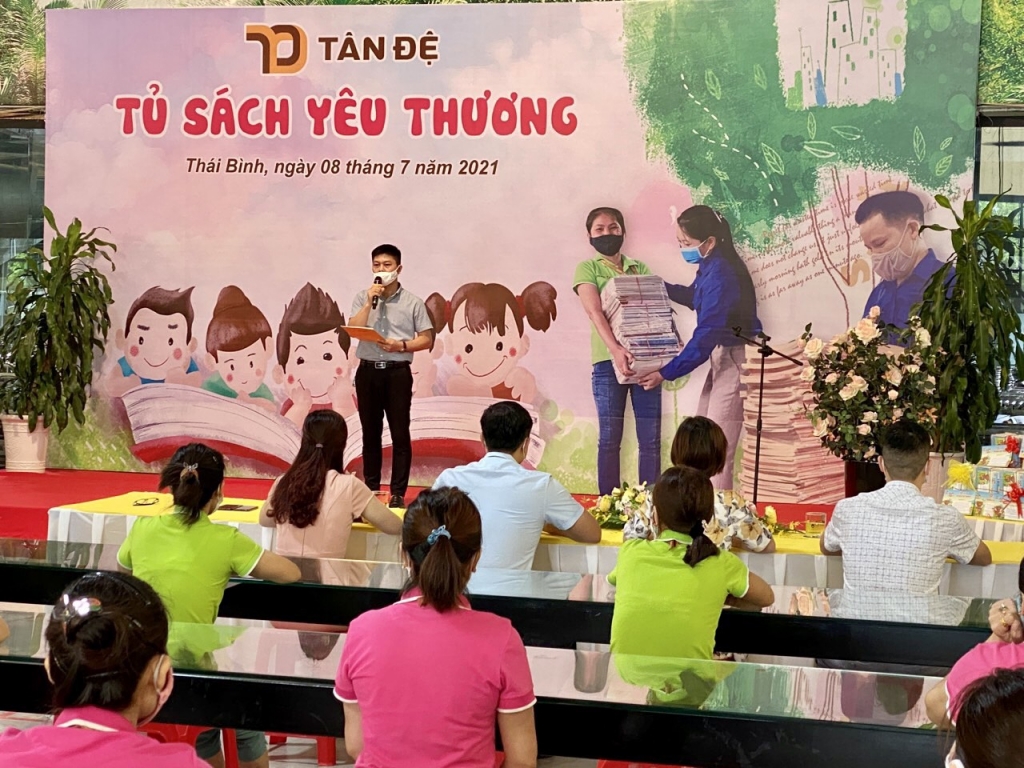 Trao yêu thương đến các bạn nhỏ trong 