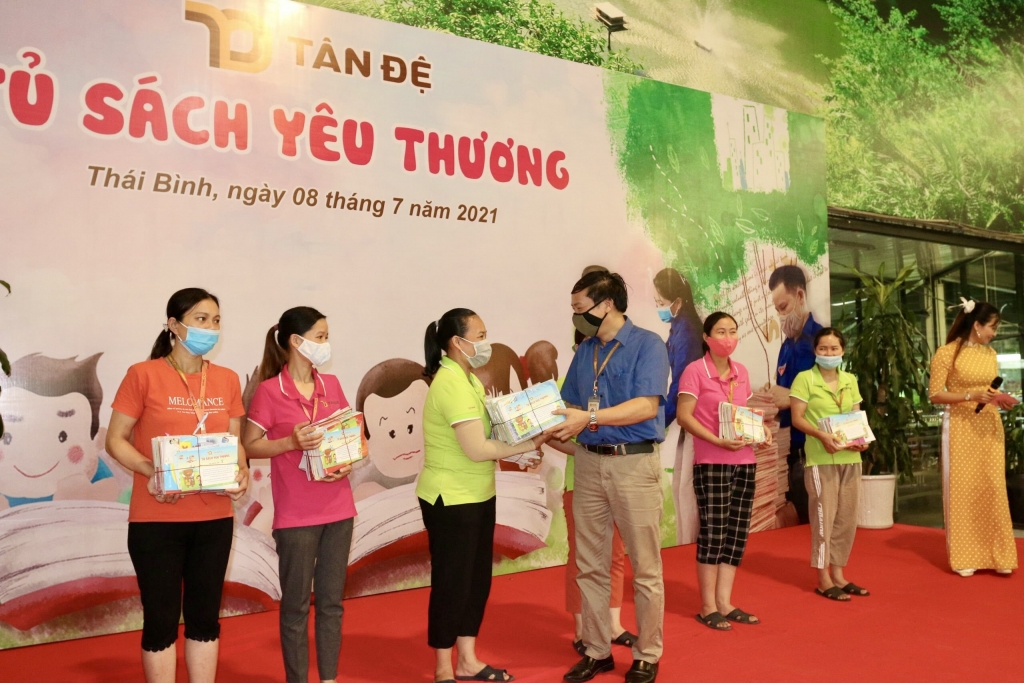 Trao yêu thương đến các bạn nhỏ trong 