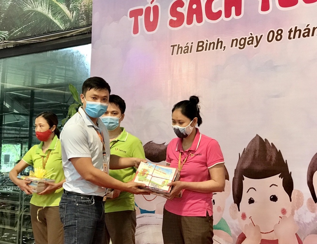 Trao yêu thương đến các bạn nhỏ trong 