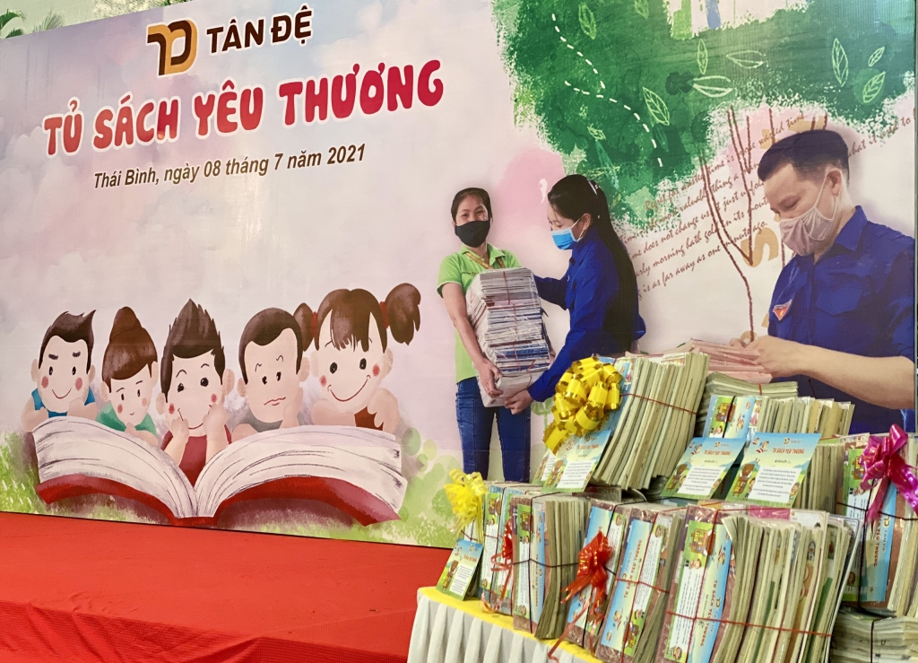 Trao yêu thương đến các bạn nhỏ trong 