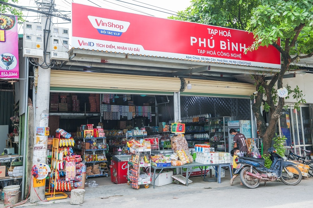 VinShop “phủ đỏ” mọi ngõ ngách, đưa tạp hóa lên đời công nghệ