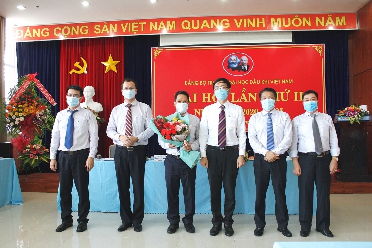 0921 anh 02 dai hoi dang bo pvu dien ra trong mua covid 19