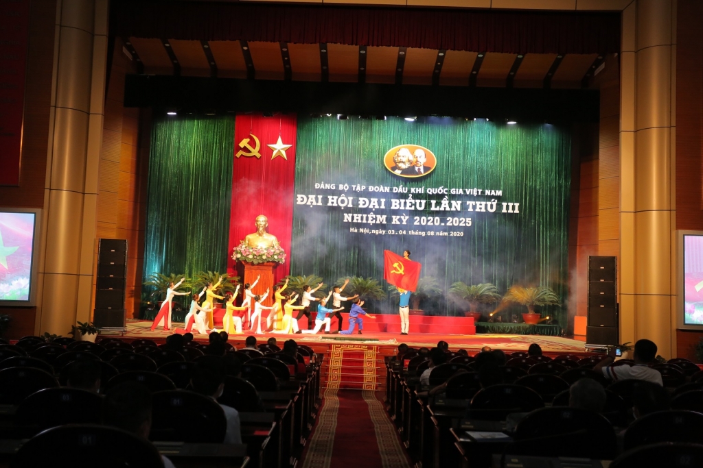 1022 anh 04 tong duyet van nghe chao mung dai hoi dang bo tap doan