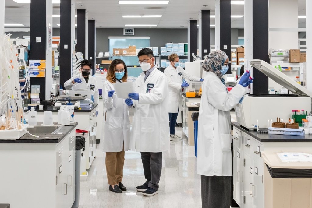 Vingroup nhận chuyển giao độc quyền công nghệ sản xuất vắc-xin mRNA phòng Covid-19 tại Việt Nam