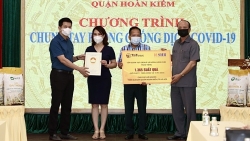 T&T Group và SHB trao tặng 1.365 suất quà hỗ trợ người nghèo quận Hoàn Kiếm