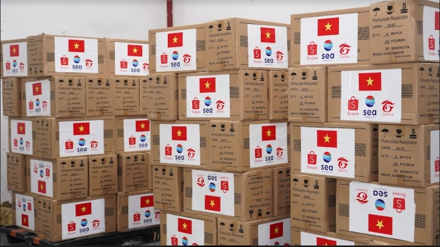 Quà tặng từ Tập đoàn Sea hỗ trợ TPHCM