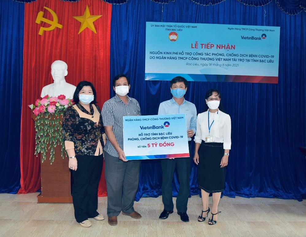 VietinBank trao 5 tỷ đồng góp thêm nguồn lực giúp Bạc Liêu chống dịch