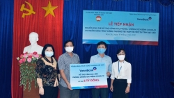 VietinBank trao 5 tỷ đồng góp thêm nguồn lực giúp Bạc Liêu chống dịch