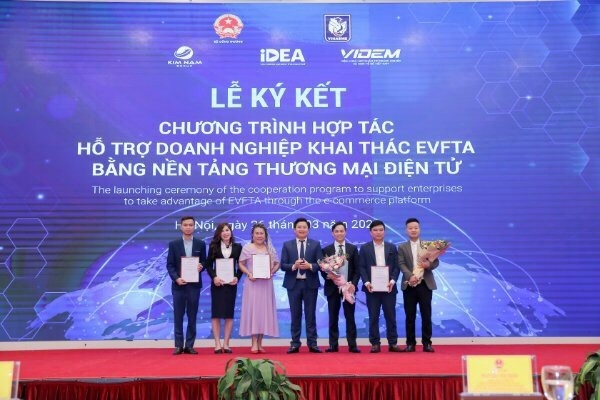 Ban lãnh đạo Công ty với nỗ lực được Hệ sinh thái Minh Long Holding tham gia vào cộng đồng doanh nghiệp Việt