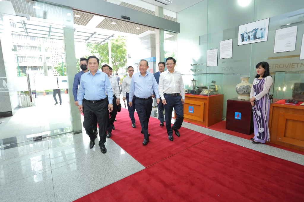 Phó Thủ tướng Thường trực Chính phủ Trương Hòa Bình làm việc với PVN