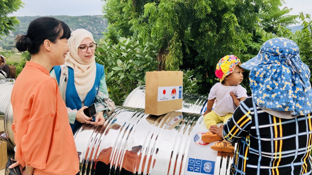 Trao tặng bồn nước và dụng cụ bảo vệ cá nhân cho người dân Ninh Thuận