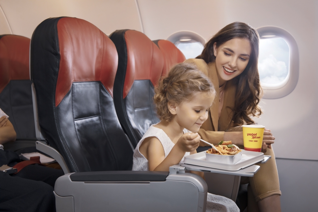 Tưng bừng ra mắt hạng vé mới Deluxe, Vietjet khuyến mại tới 50% giá trên toàn mạng bay