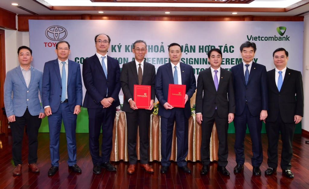 Các đại biểu cao cấp chụp ảnh kỷ niệm 