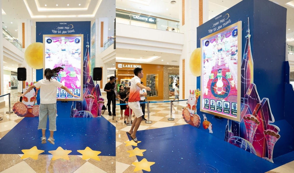 Game công nghệ tương tác hoàn toàn miễn phí đã thu hút hàng nghìn người chơi, mang đến các phần quà bất ngờ như: gấu bông khổng lồ, tai nghe, giải thưởng lớn 10 triệu VNĐ cho người chơi xuất sắc nhất. Game công nghệ được mở tới hết ngày 01/10/2020 tại Vincom Center Landmark 81 (TP.HCM) và Vincom Mega Mall Royal City (Hà Nội)