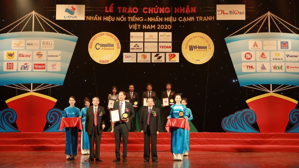 Công ty AA đạt giải “Top 50 nhãn hiệu nổi tiếng Việt Nam 2020”