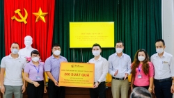 Cán bộ nhân viên T&T Group tặng 3.000 suất quà đến người dân Hà Nội gặp khó do Covid-19