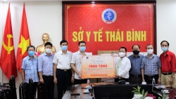 Thái Bình: Doanh nghiệp trao tặng trang thiết bị bảo hộ phòng, chống dịch