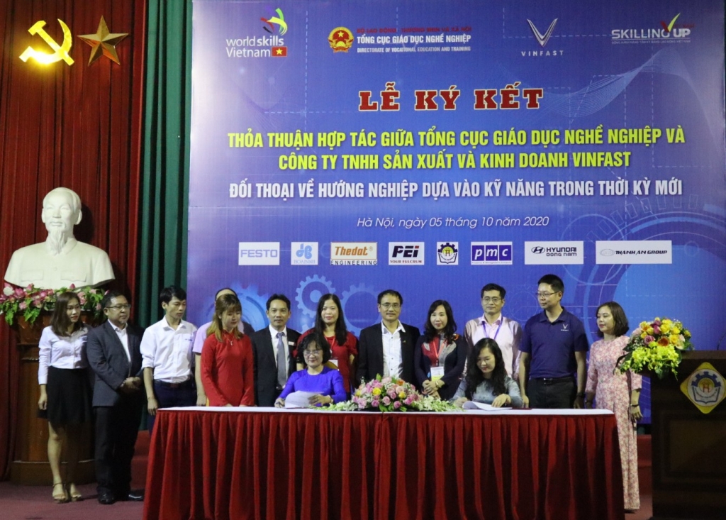 Lễ ký kết thỏa thuận hợp tác giữa Công ty VinFast và Tổng cục Giáo dục Nghề nghiệp diễn ra vào ngày 5/10 tại Hà Nội