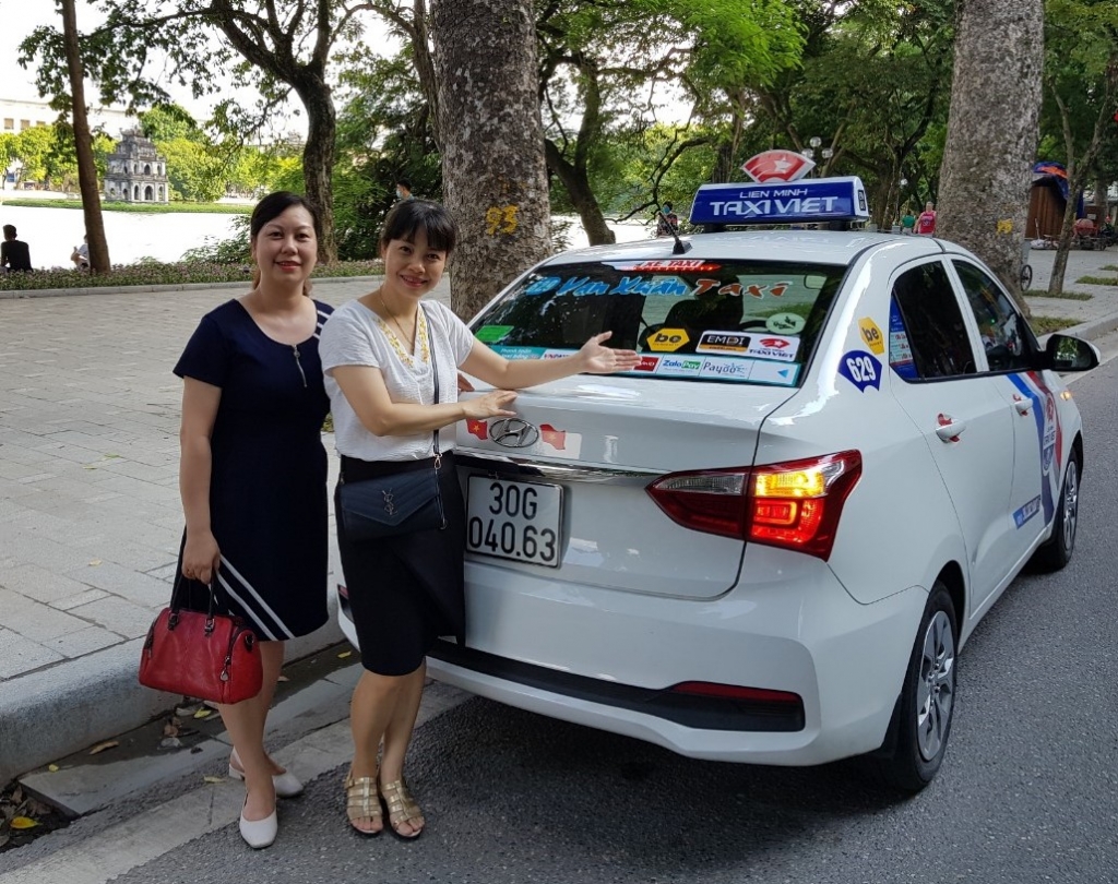 Khách hàng tại Hà Nội hào hứng với dịch vụ beTaxi vừa ra mắt