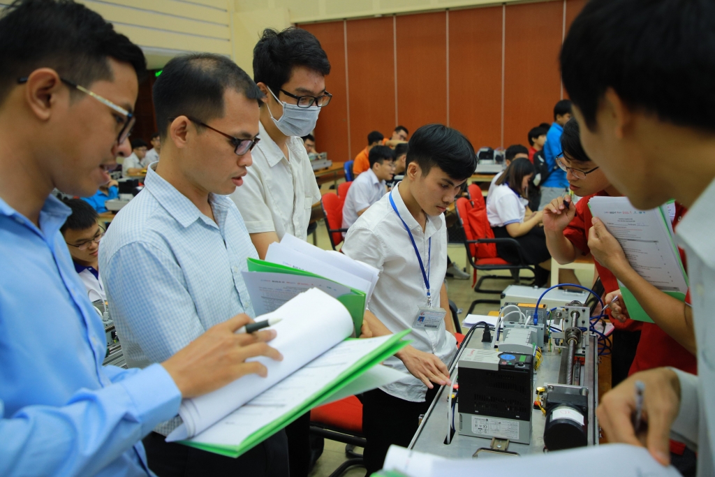Sự ngang tài ngang sức của các thí sinh đã khiến ban giám khảo mất nhiều thời gian để tìm ra đội thắng cuộc