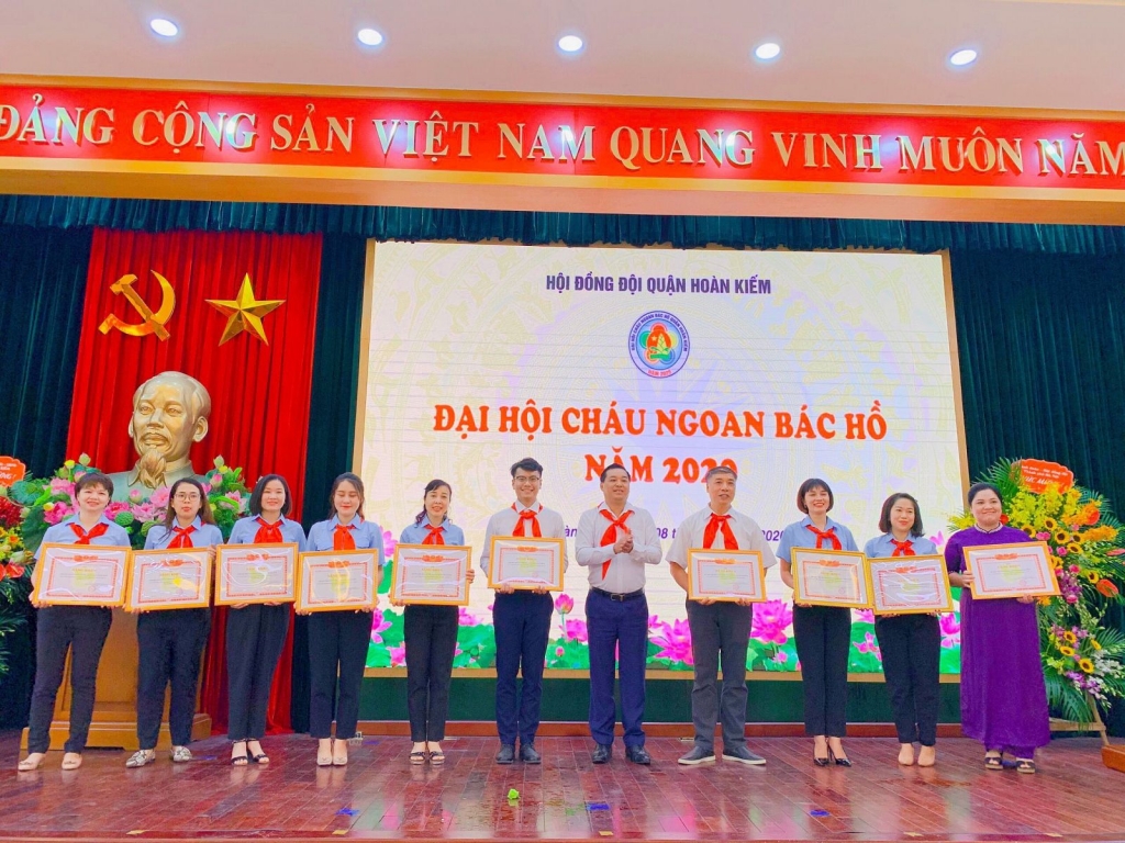 Liên đội Tiểu học Trưng Vương vinh dự và tự hào được nhận bằng khen Liên đội xuất sắc cấp Tiểu học trong công tác đội và phong trào thiếu nhi giai đoạn 2015-2020