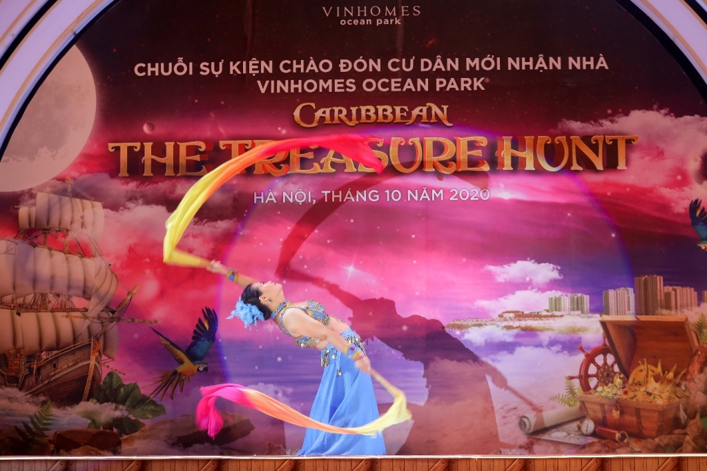 Tiết mục “Múa quạt lụa” đẹp mắt của một “nghệ sỹ múa” đến từ tòa S2.09 