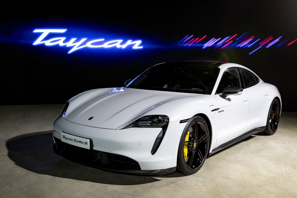 Với 27 yếu tố phát triển mới, Porsche Taycan đã được công nhận là mẫu xe mang nhiều cải tiến quan trọng nhất trong ngành công nghiệp ô tô toàn cầu. Trong số đó, có 13 yếu tố lần đầu tiên được giới thiệu trên thế giới.