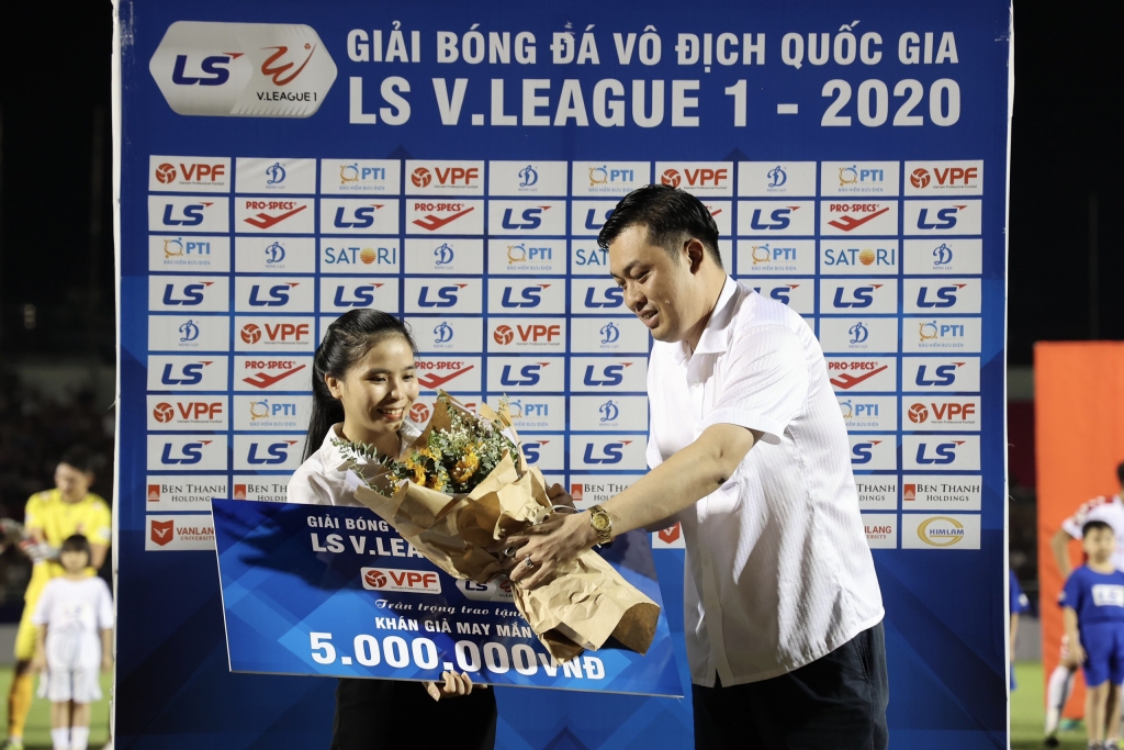  Khán giả may mắn chương trình Bình chọn bàn thắng đẹp nhất tháng 7&9: Phan Thị Sinh (Gio Linh, Quảng Trị)