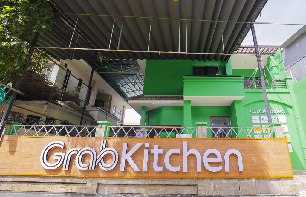 ●	Ra mắt GrabKitchen thứ 3 tại khu dân cư Trung Sơn (TP.HCM) có phục vụ ăn tại chỗ