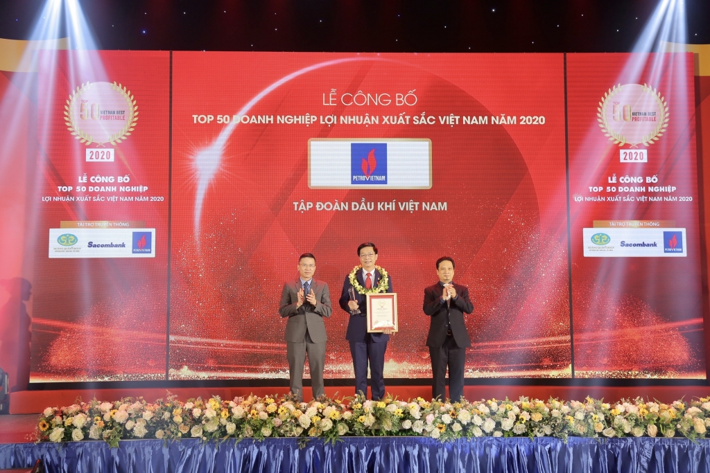 Đại diện Petrovietnam nhận vinh danh Top 50 doanh nghiệp có lợi nhuận xuất sắc Việt Nam năm 2020
