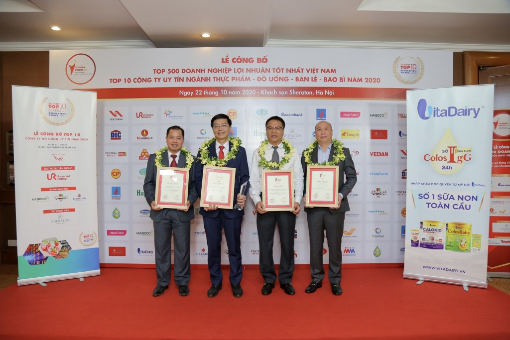 Đại diện Petrovietnam và một số đơn vị thành viên được vinh danh tại buổi lễ