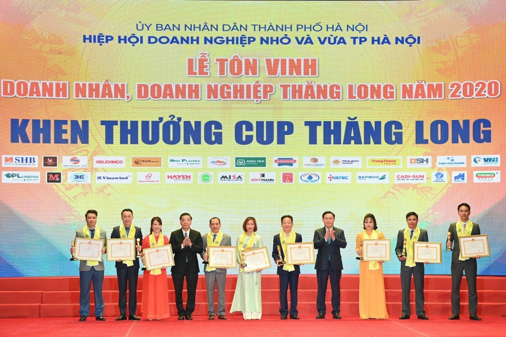 T&T Group và SHB vinh dự đón nhận Cup Thăng Long, tôn vinh những đóng góp của doanh nghiệp cho sự phát triển của xã hội