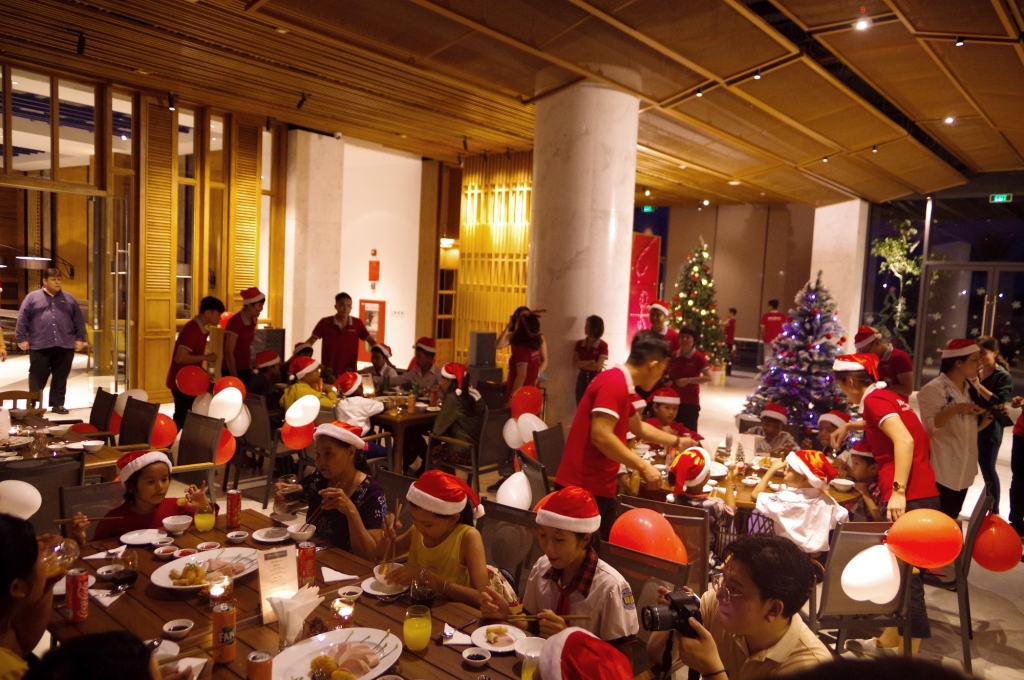  Mövenpick Phú Quốc đón tiếp những vị khách nhí ở xã Cửa Cạn dịp Noel năm 2019