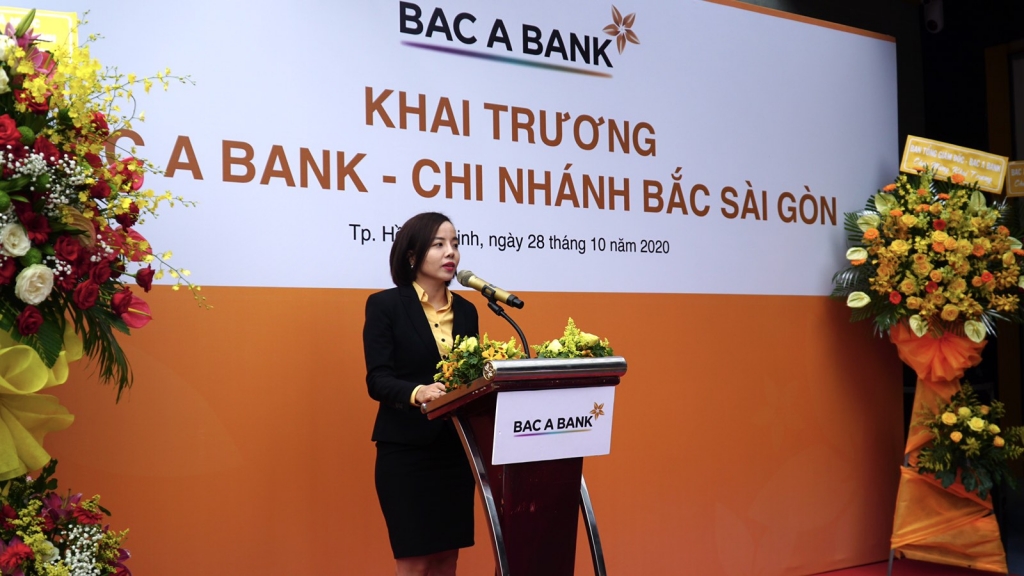 Bà Phạm Thị Ngọc Hồng - Giám đốc BAC A BANK CN Bắc Sài Gòn phát biểu nhận nhiệm vụ