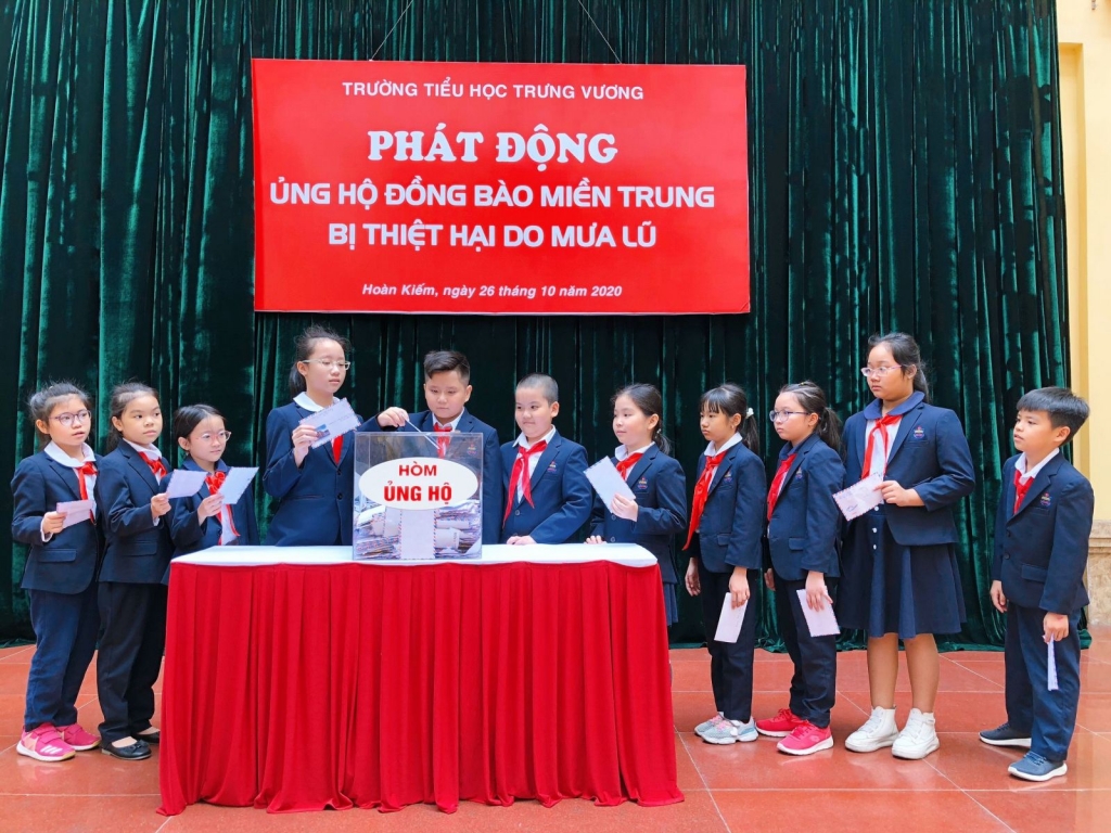 Cô trò trường Tiểu học Trưng Vương cùng hướng về miền Trung thân thương